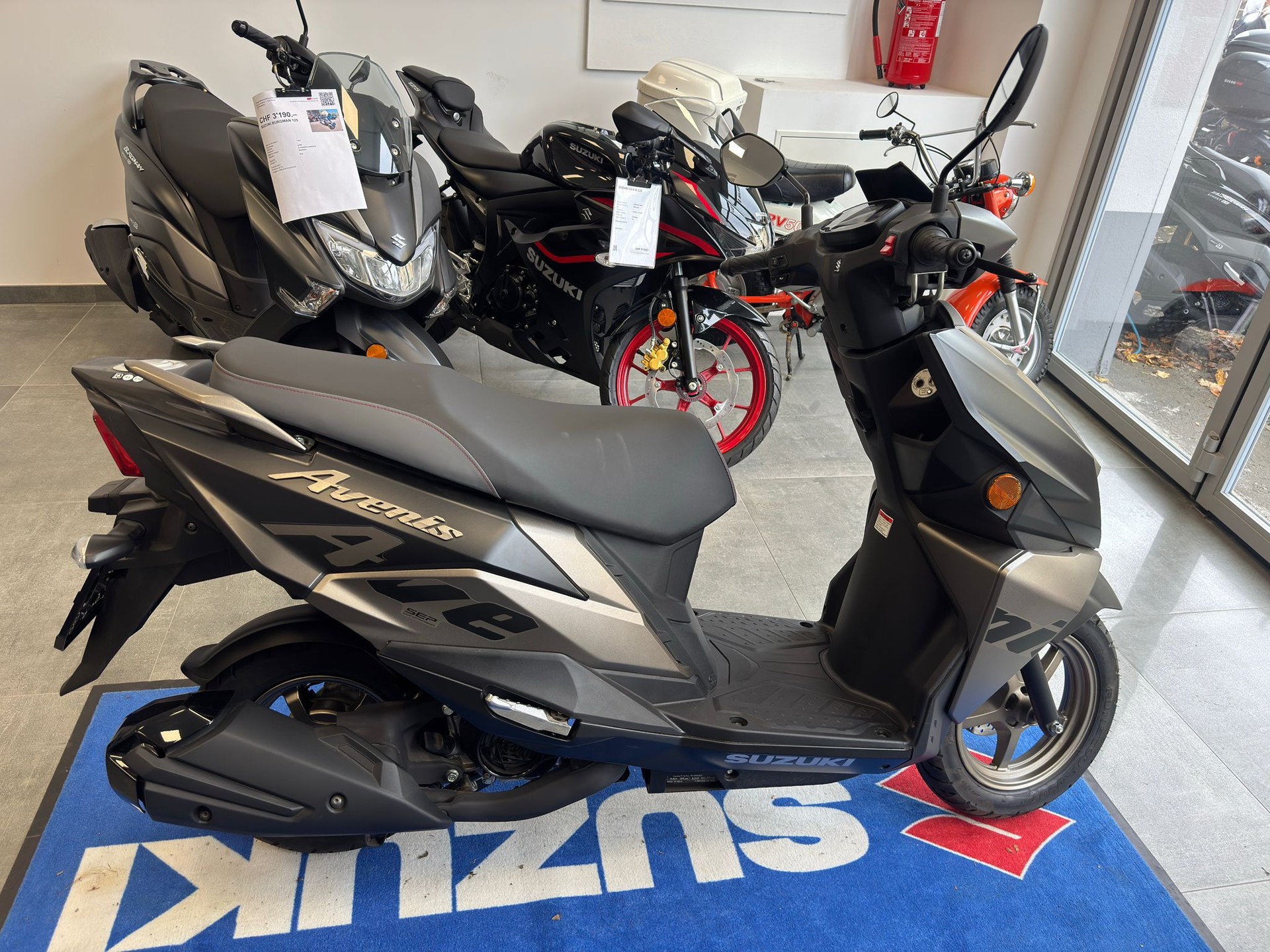 SUZUKI AVENIS 125-showroom-element-1