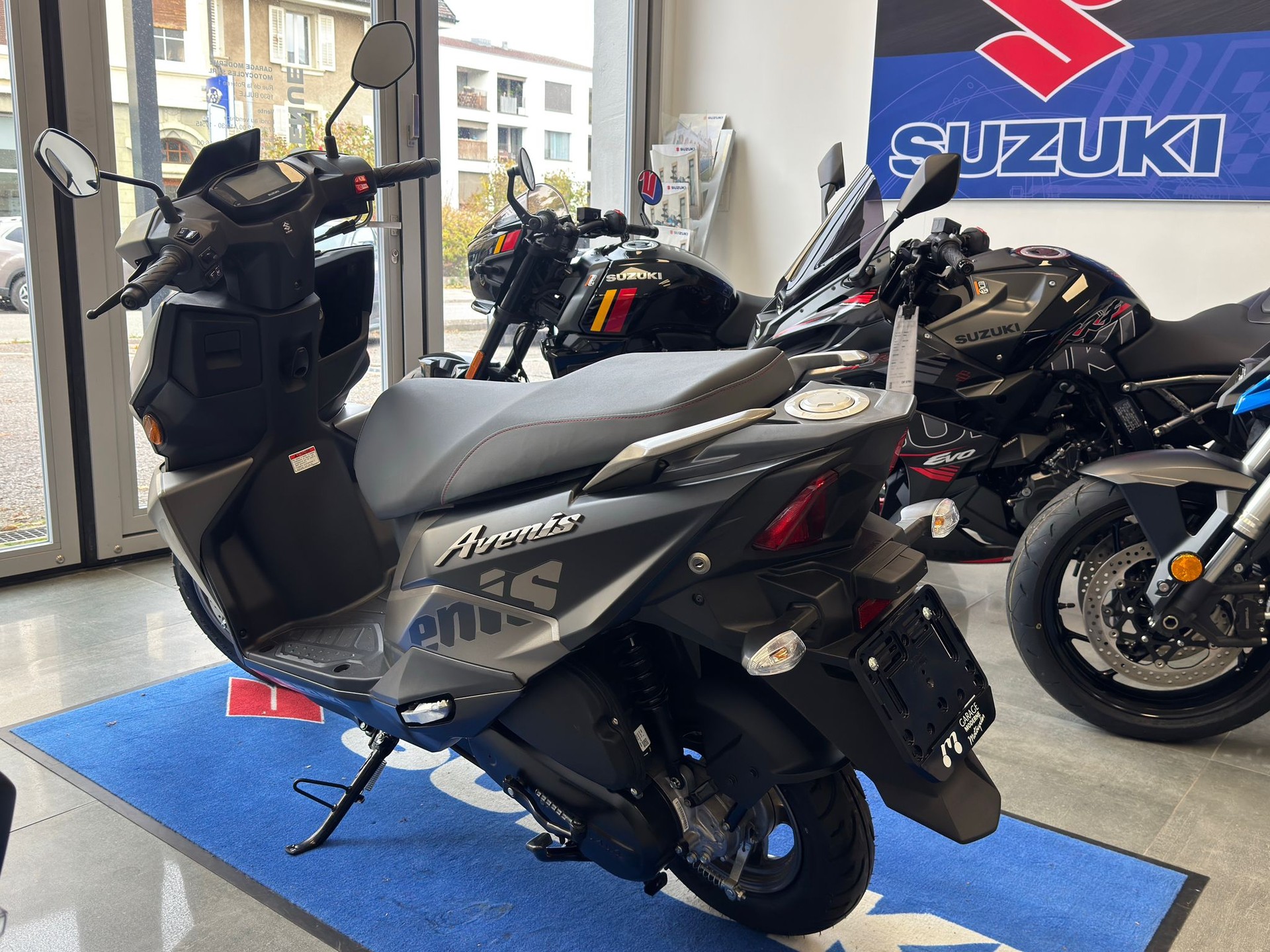 SUZUKI AVENIS 125-showroom-element-3