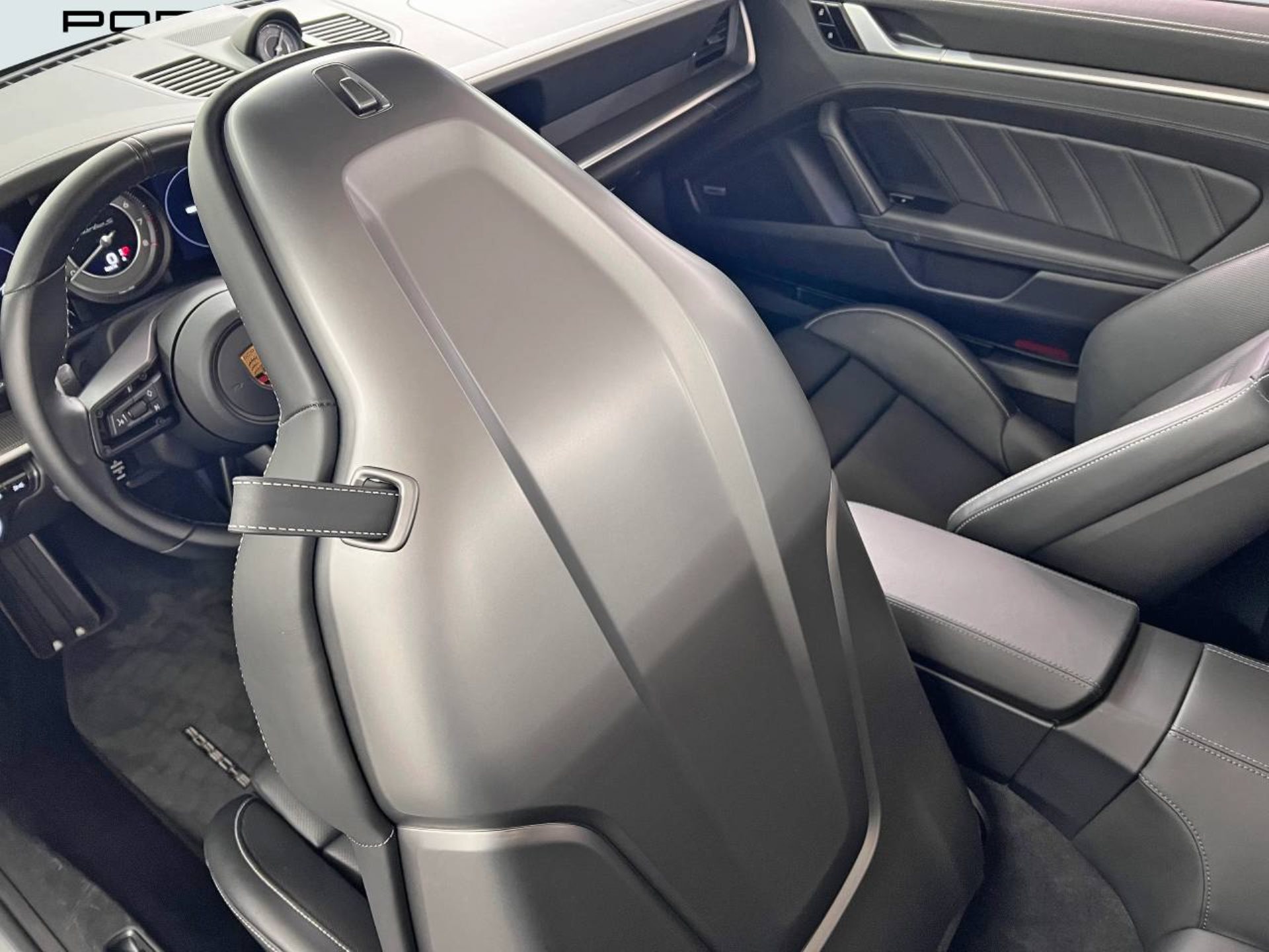 PORSCHE 911 Turbo S Cabriolet-image-24