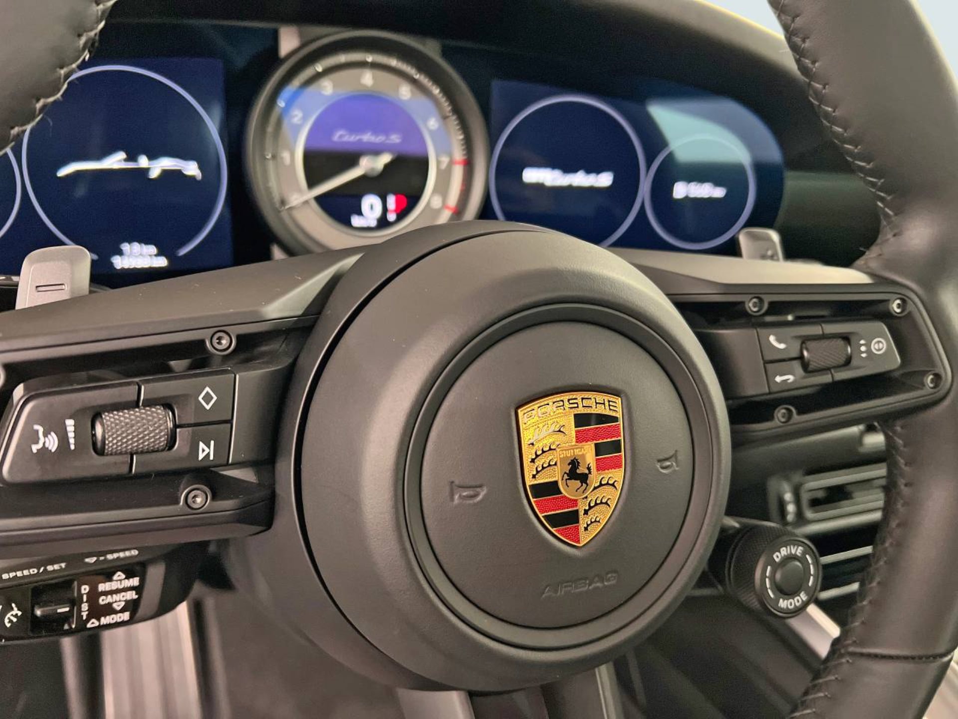 PORSCHE 911 Turbo S Cabriolet-image-17