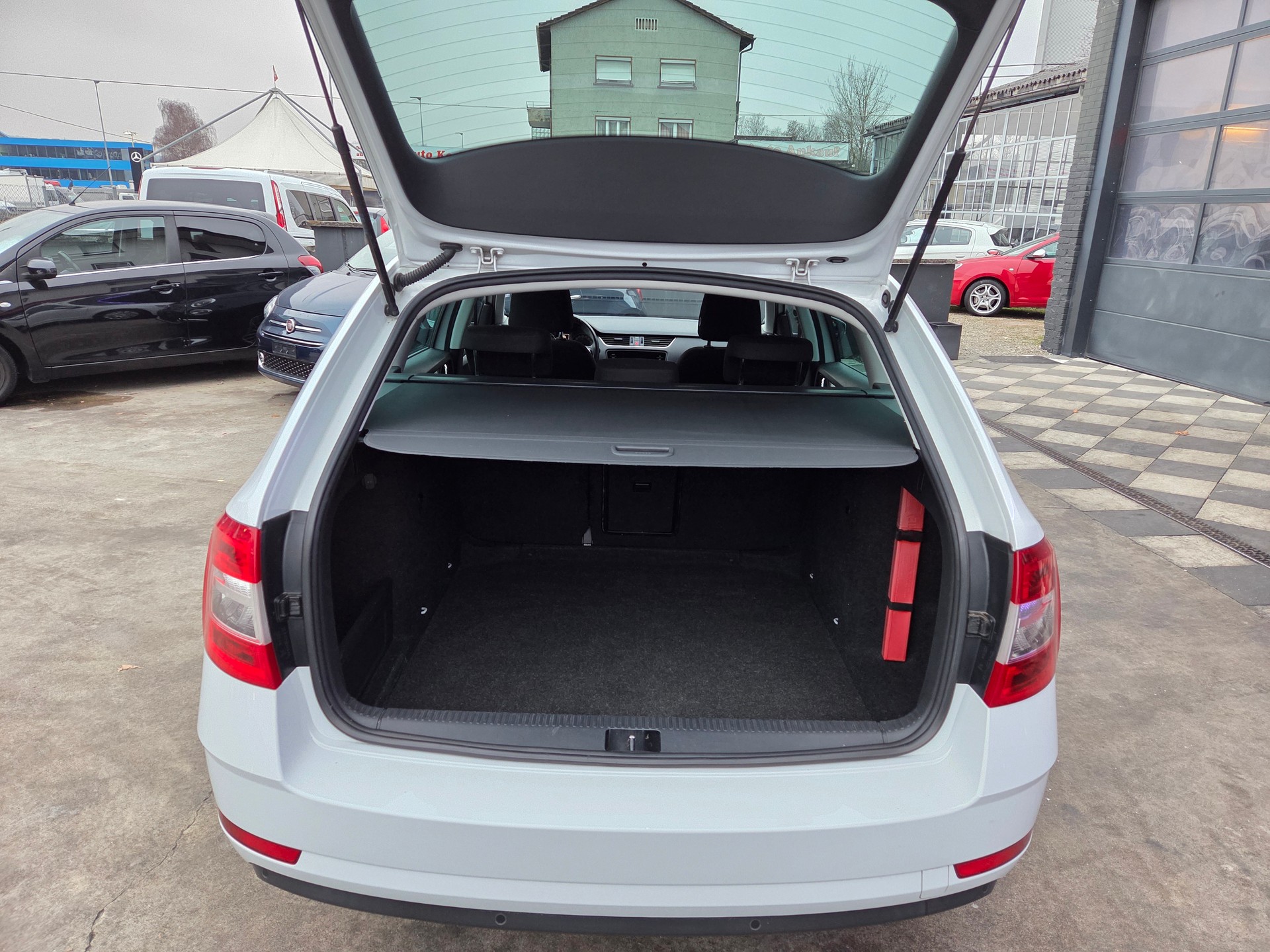 SKODA Octavia Combi 1.8 TSI Ambition 4x4 DSG-image-8