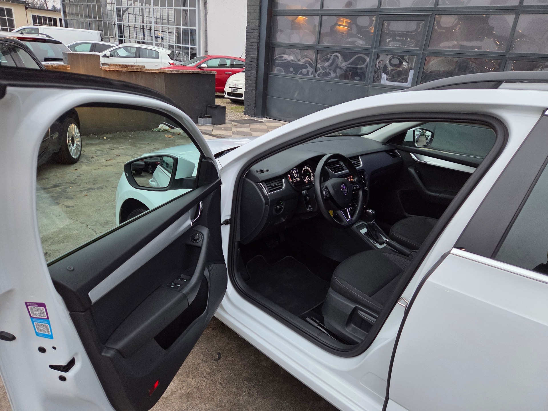 SKODA Octavia Combi 1.8 TSI Ambition 4x4 DSG-image-12