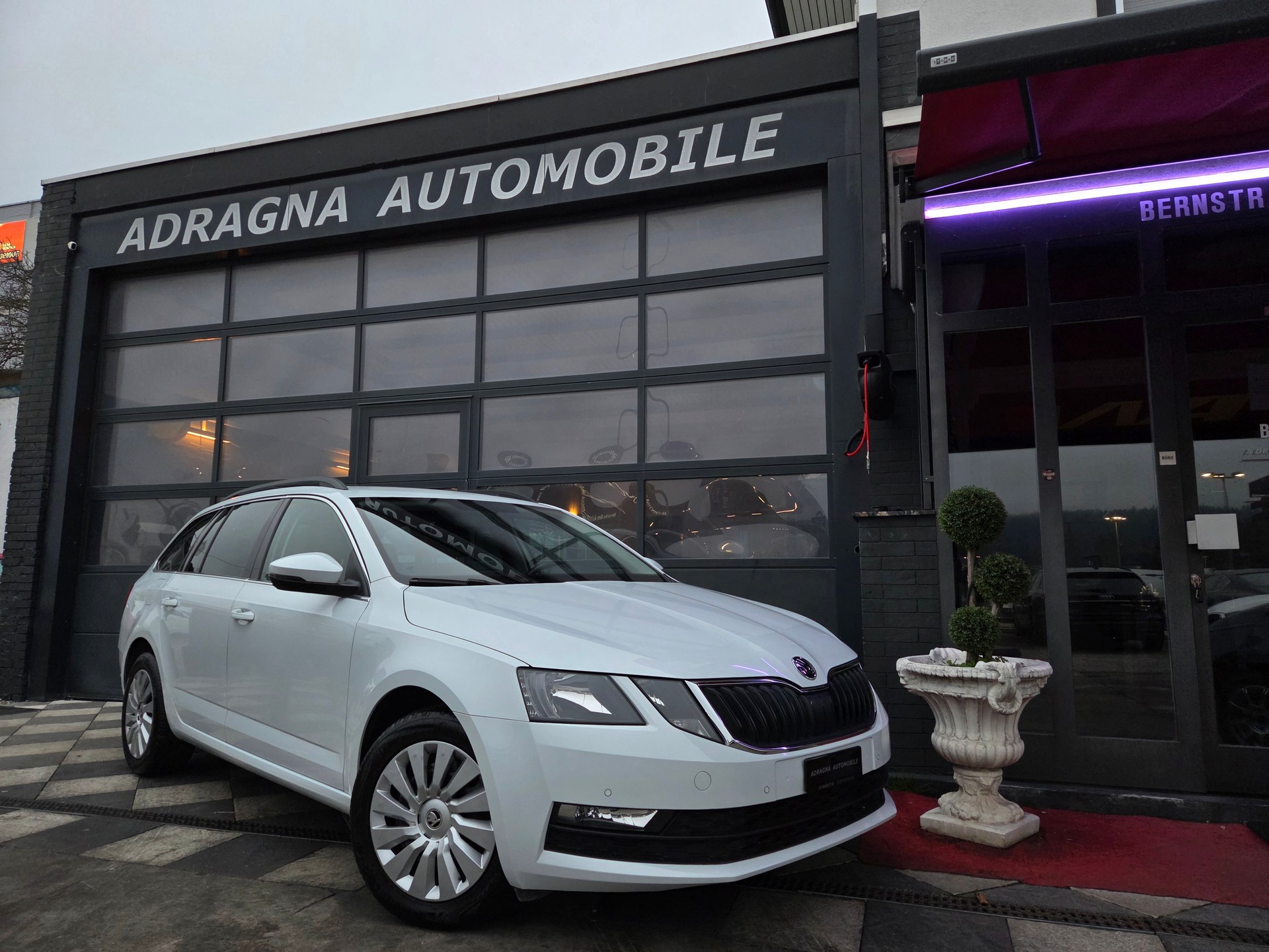SKODA Octavia Combi 1.8 TSI Ambition 4x4 DSG-image-1