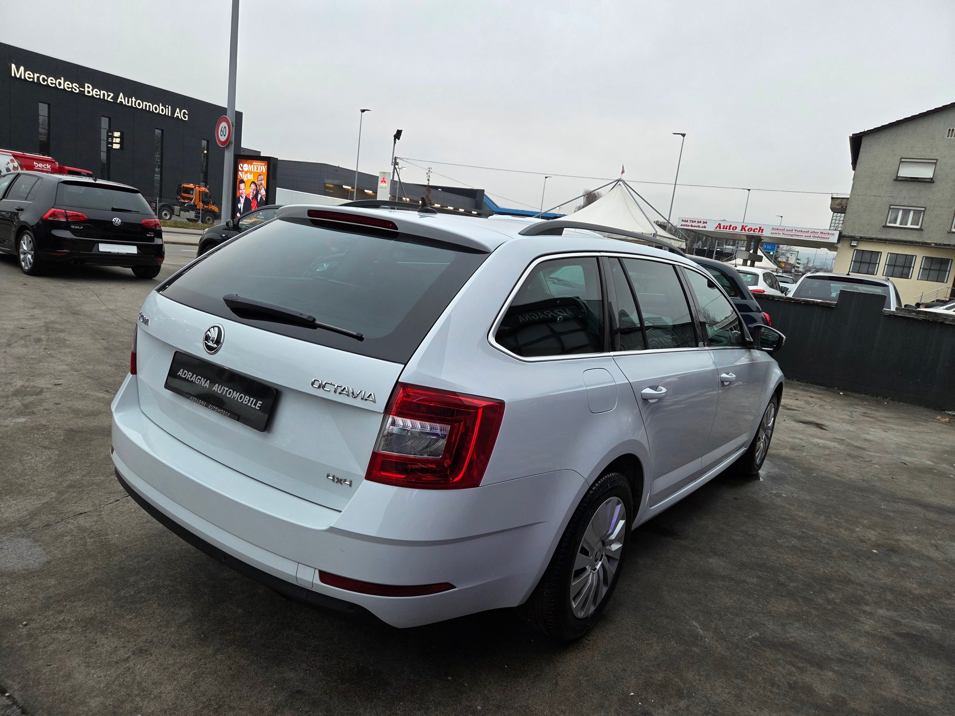 SKODA Octavia Combi 1.8 TSI Ambition 4x4 DSG-image-9