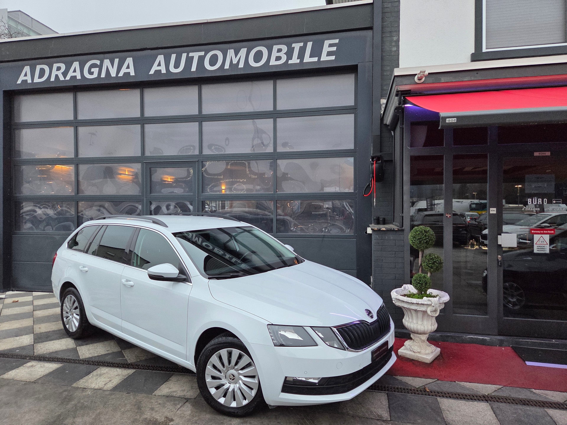 SKODA Octavia Combi 1.8 TSI Ambition 4x4 DSG-image-2