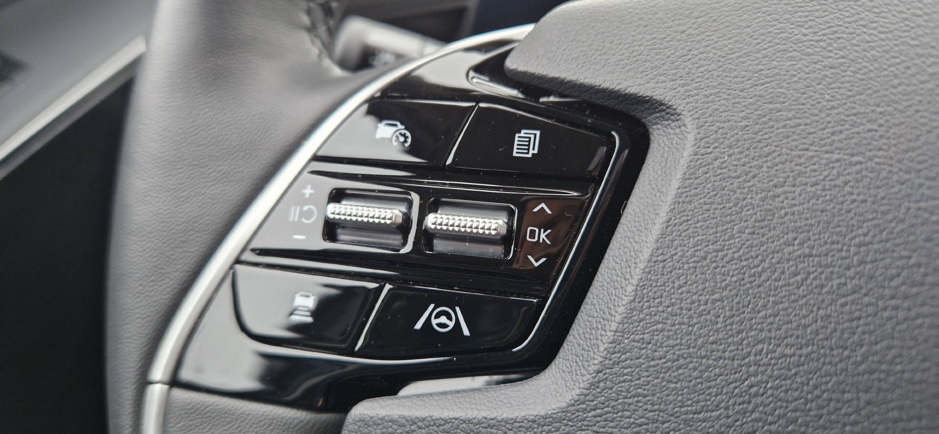 KIA Niro 1.6 GDi Plug-in Hybrid Style+-image-8