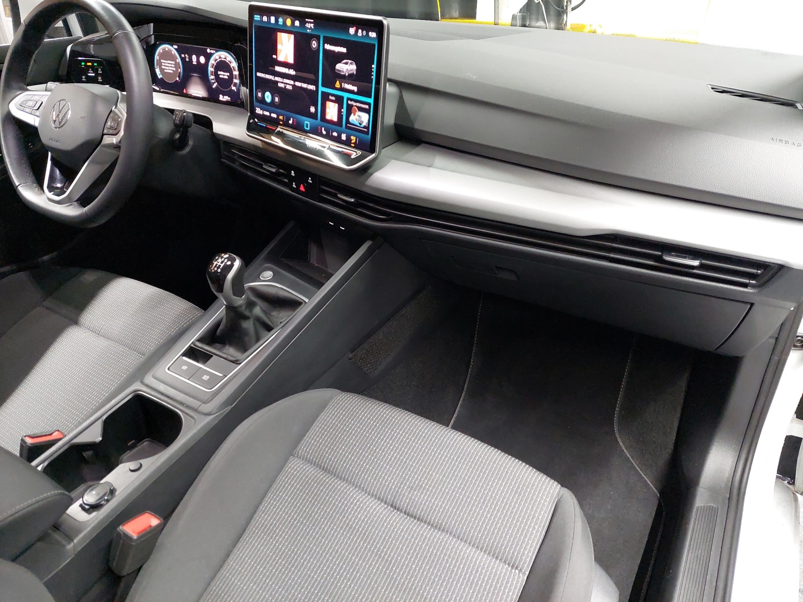VW Golf 1.5 TSI Basis-image-9