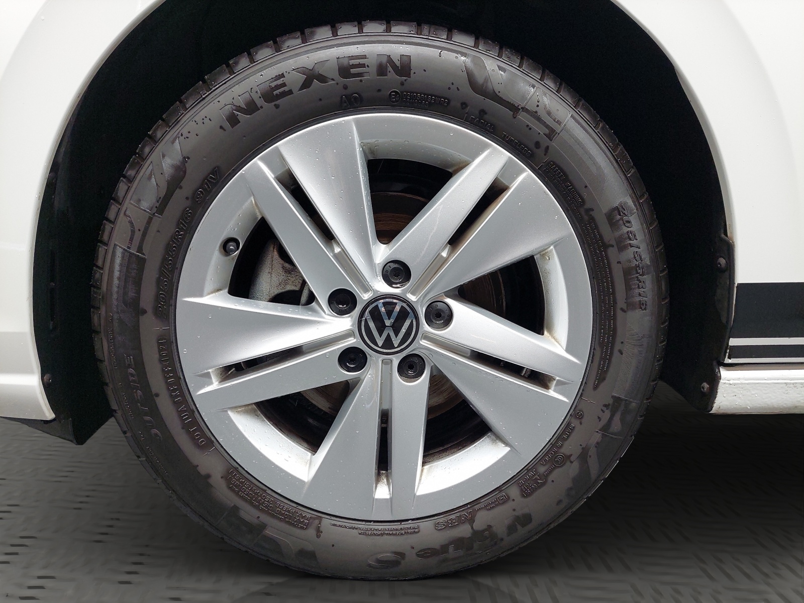 VW Golf 1.5 TSI Basis-image-11