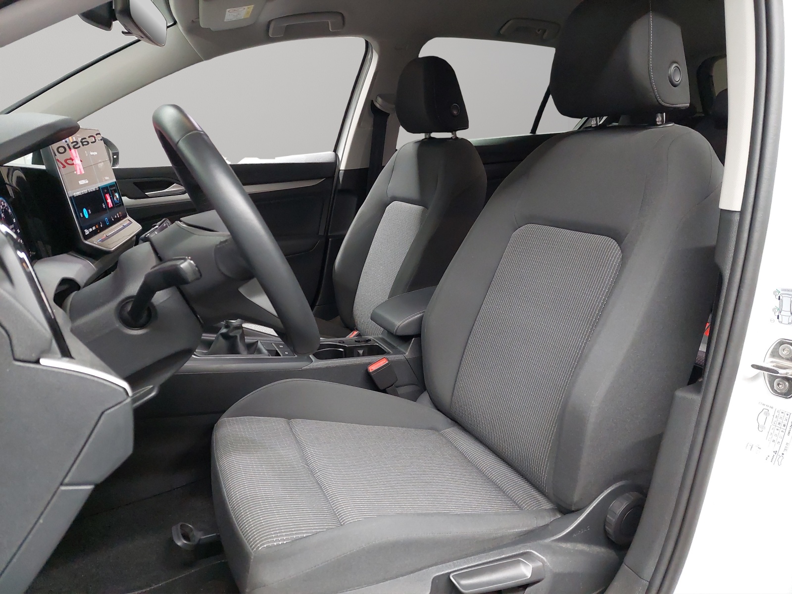 VW Golf 1.5 TSI Basis-image-5