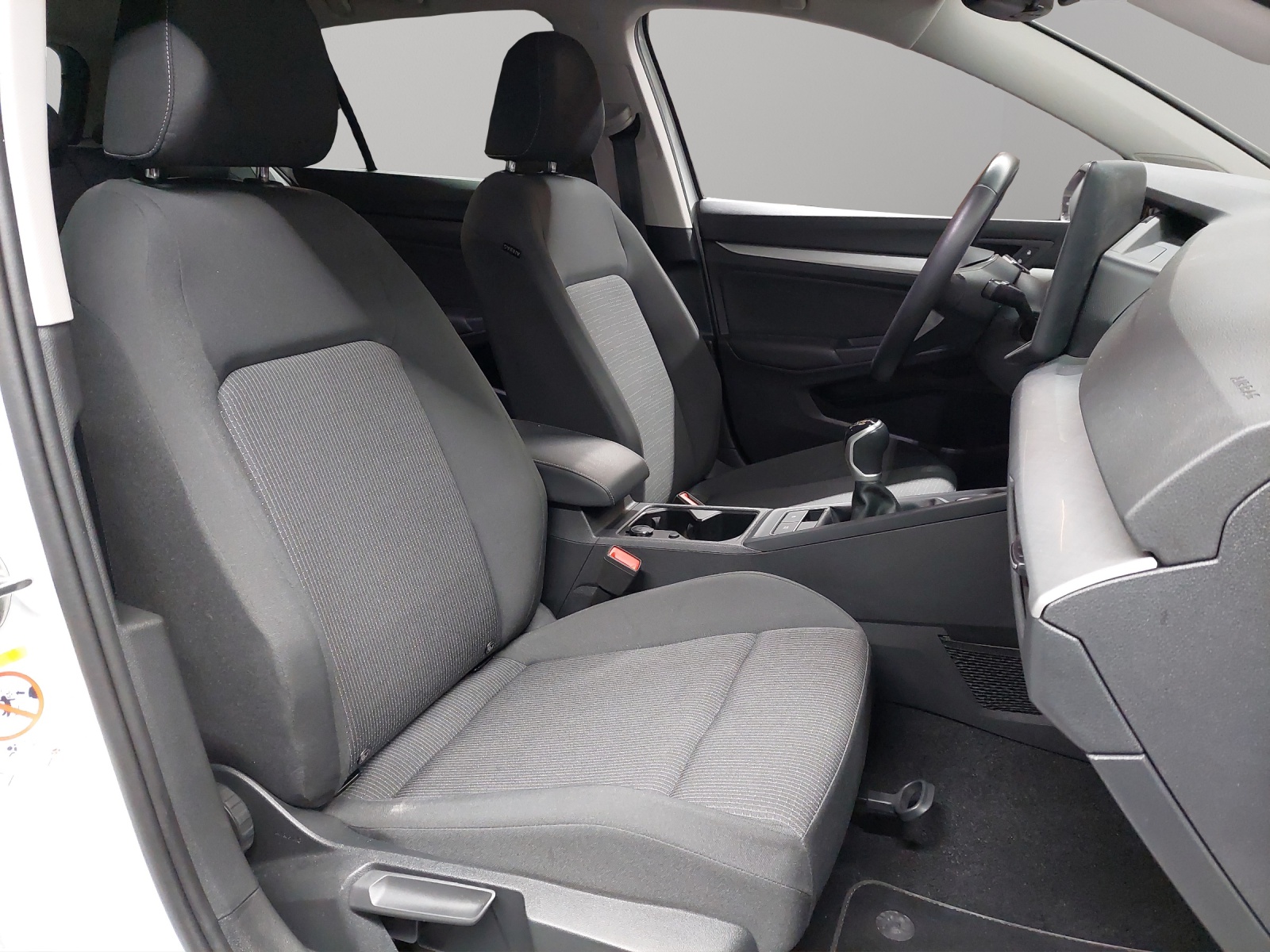 VW Golf 1.5 TSI Basis-image-8