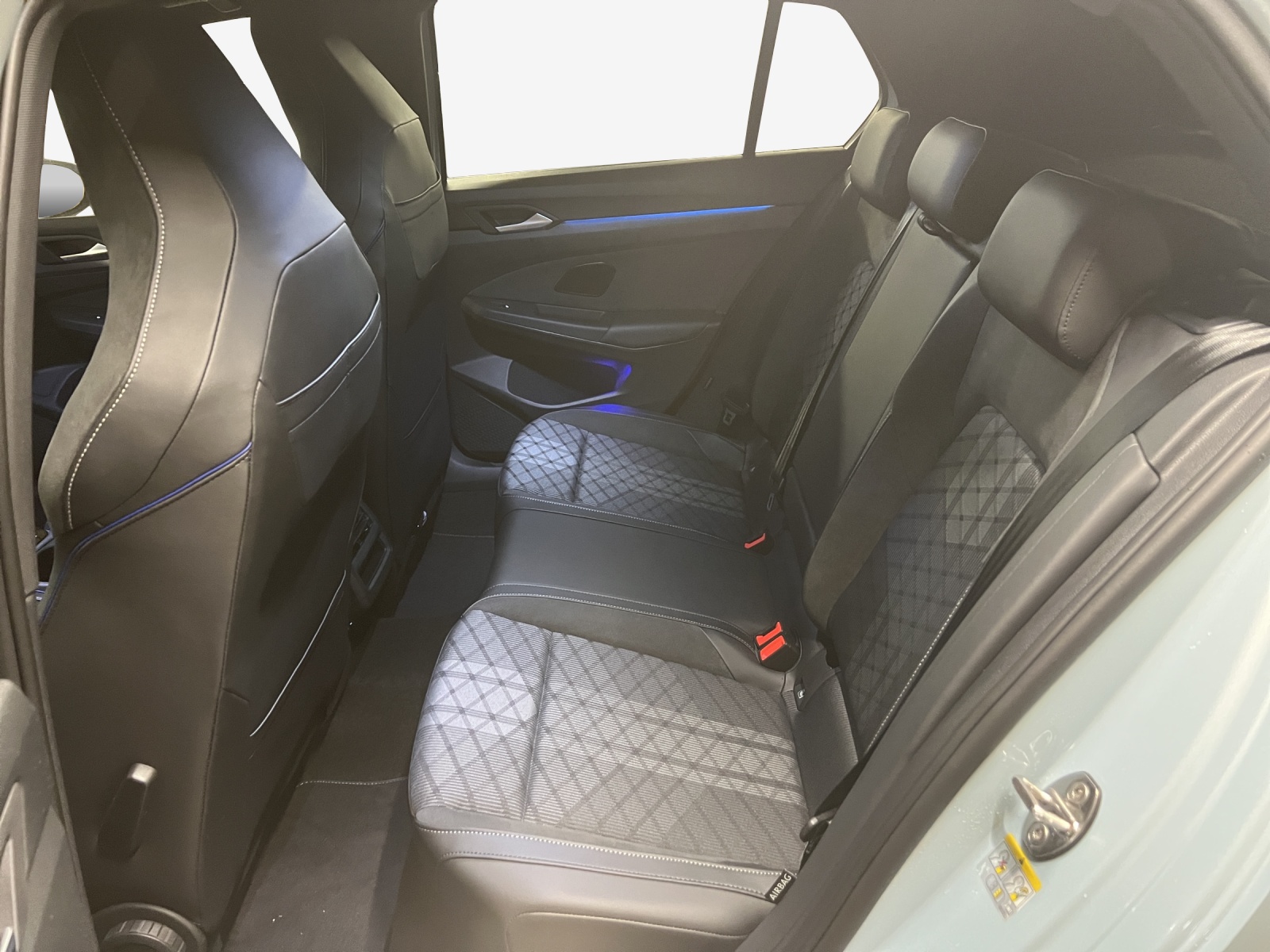 VW Golf 2.0 TSI R-Line DSG 4 Motion-image-11