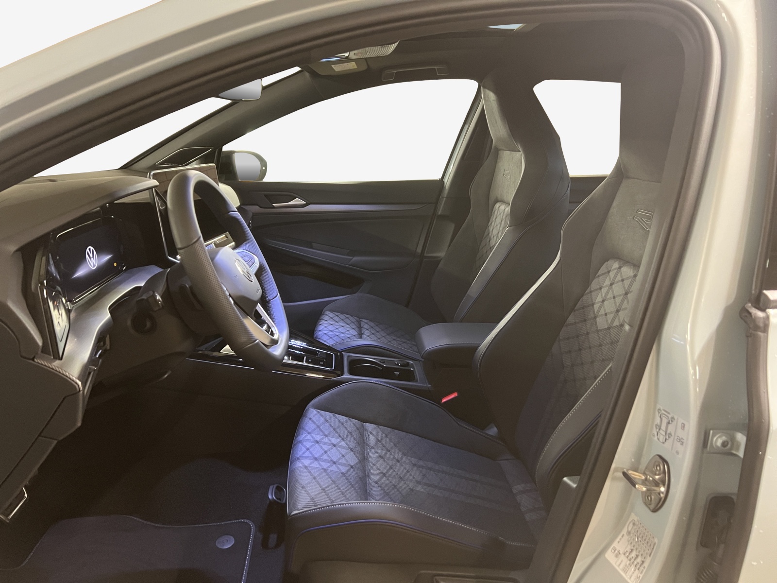 VW Golf 2.0 TSI R-Line DSG 4 Motion-image-7