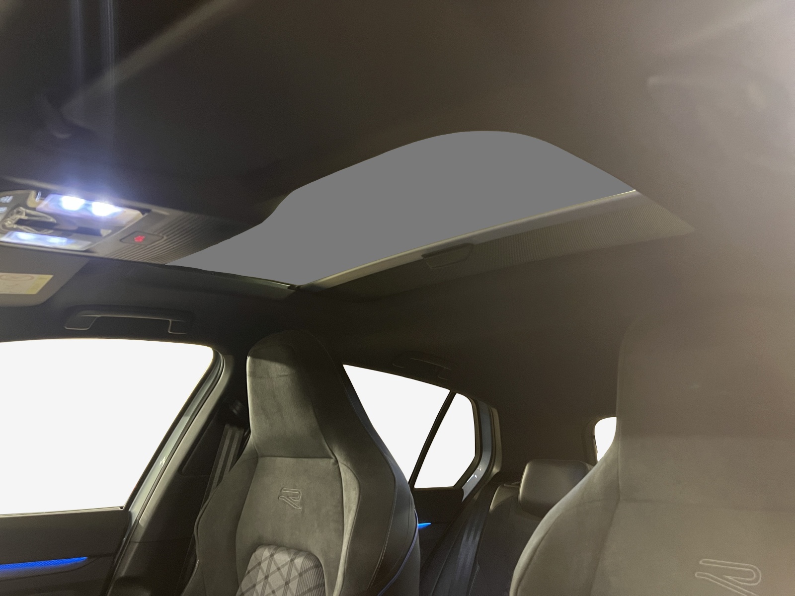 VW Golf 2.0 TSI R-Line DSG 4 Motion-image-13