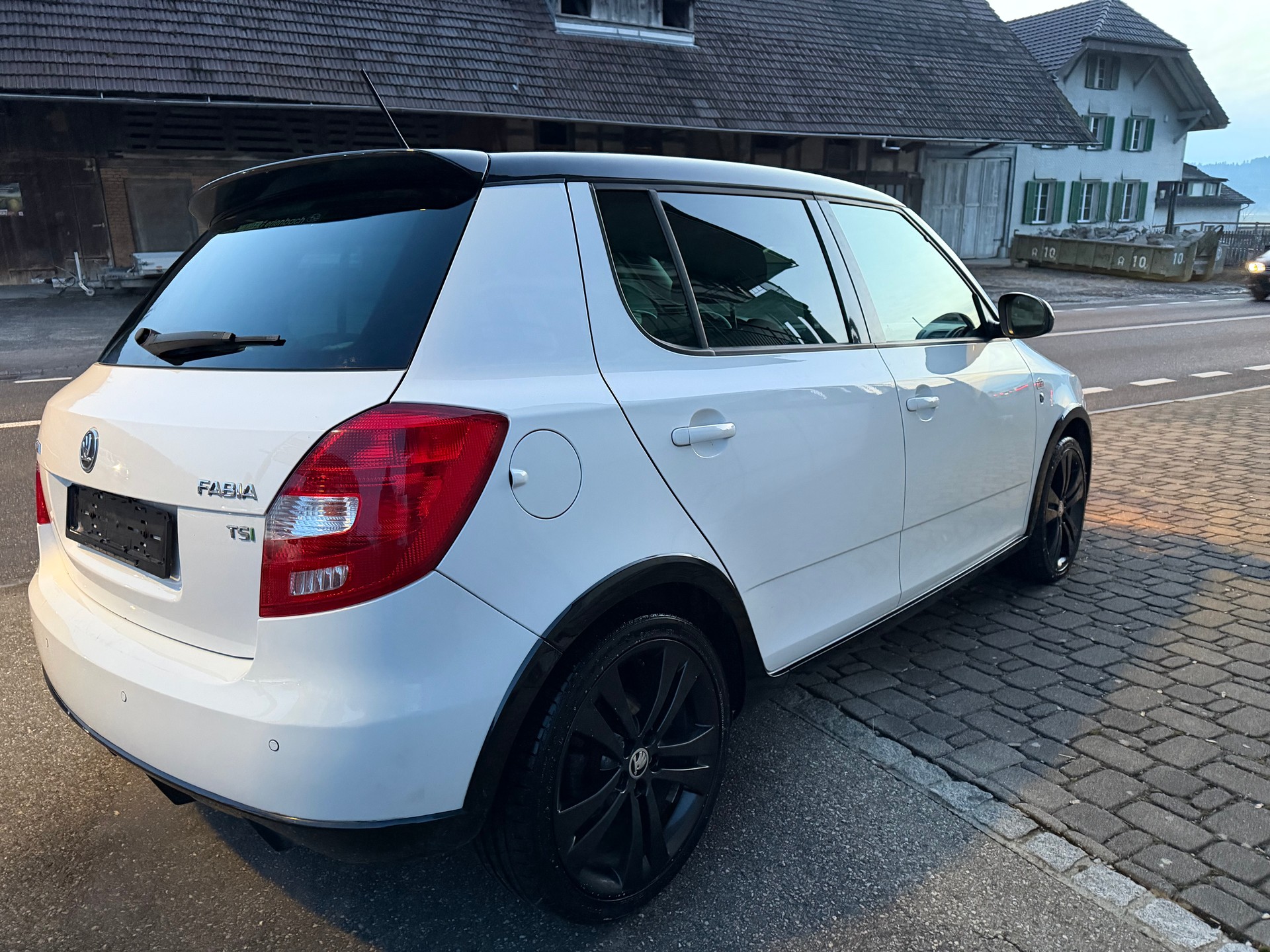 SKODA Fabia 1.2 TSI Monte Carlo-image-4