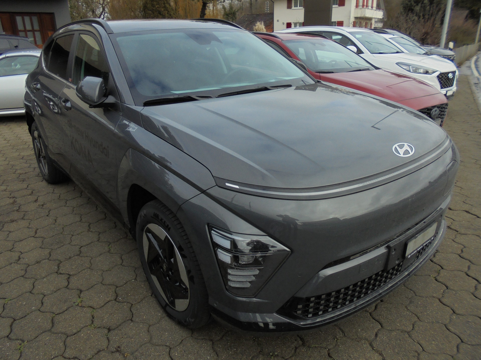 HYUNDAI Kona EV 65.4 kWh Amplia-image-1