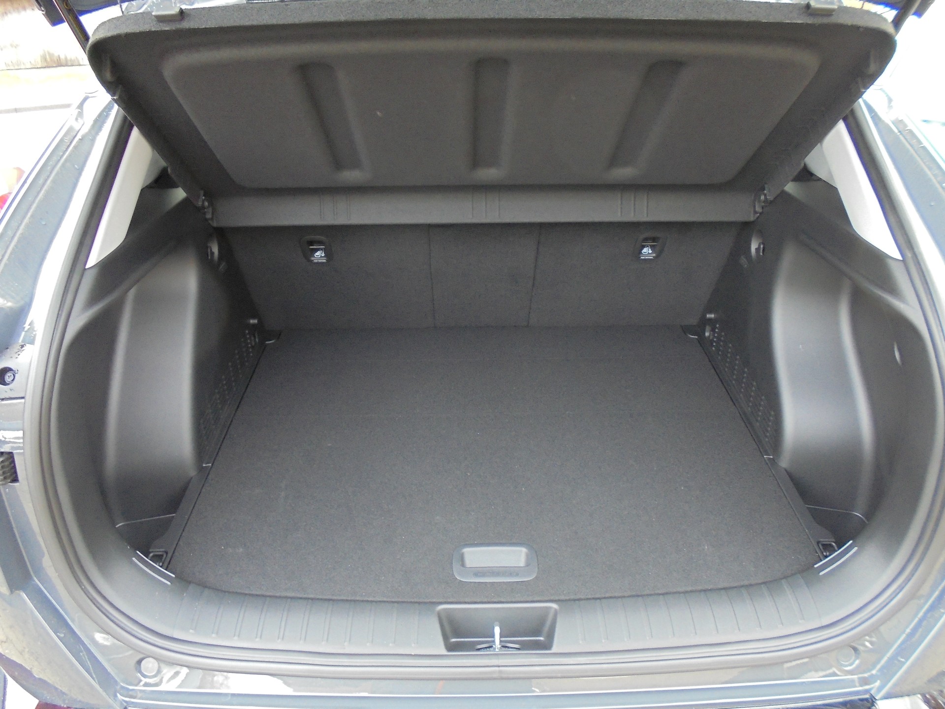 HYUNDAI Kona EV 65.4 kWh Amplia-image-14