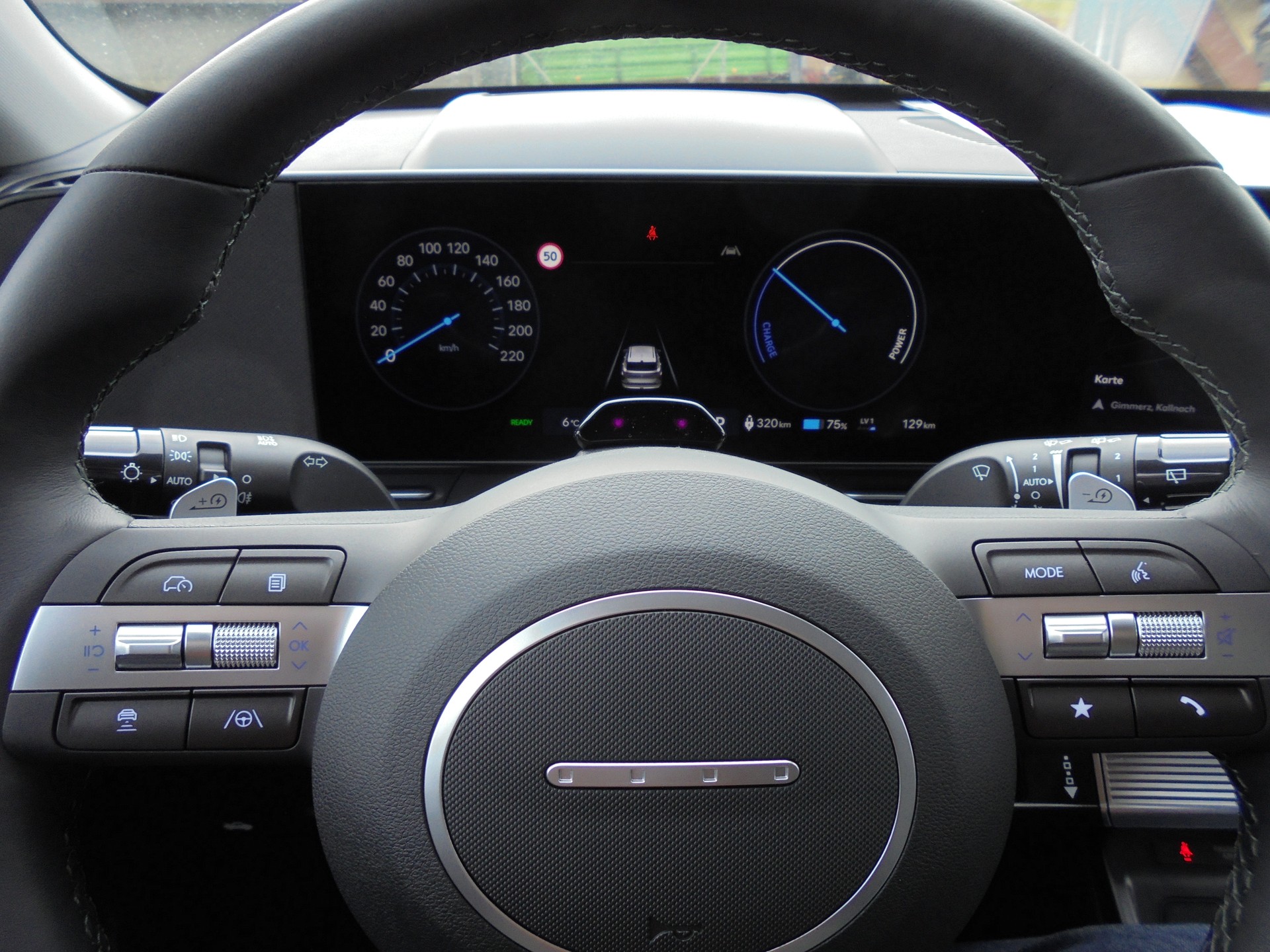 HYUNDAI Kona EV 65.4 kWh Amplia-image-10