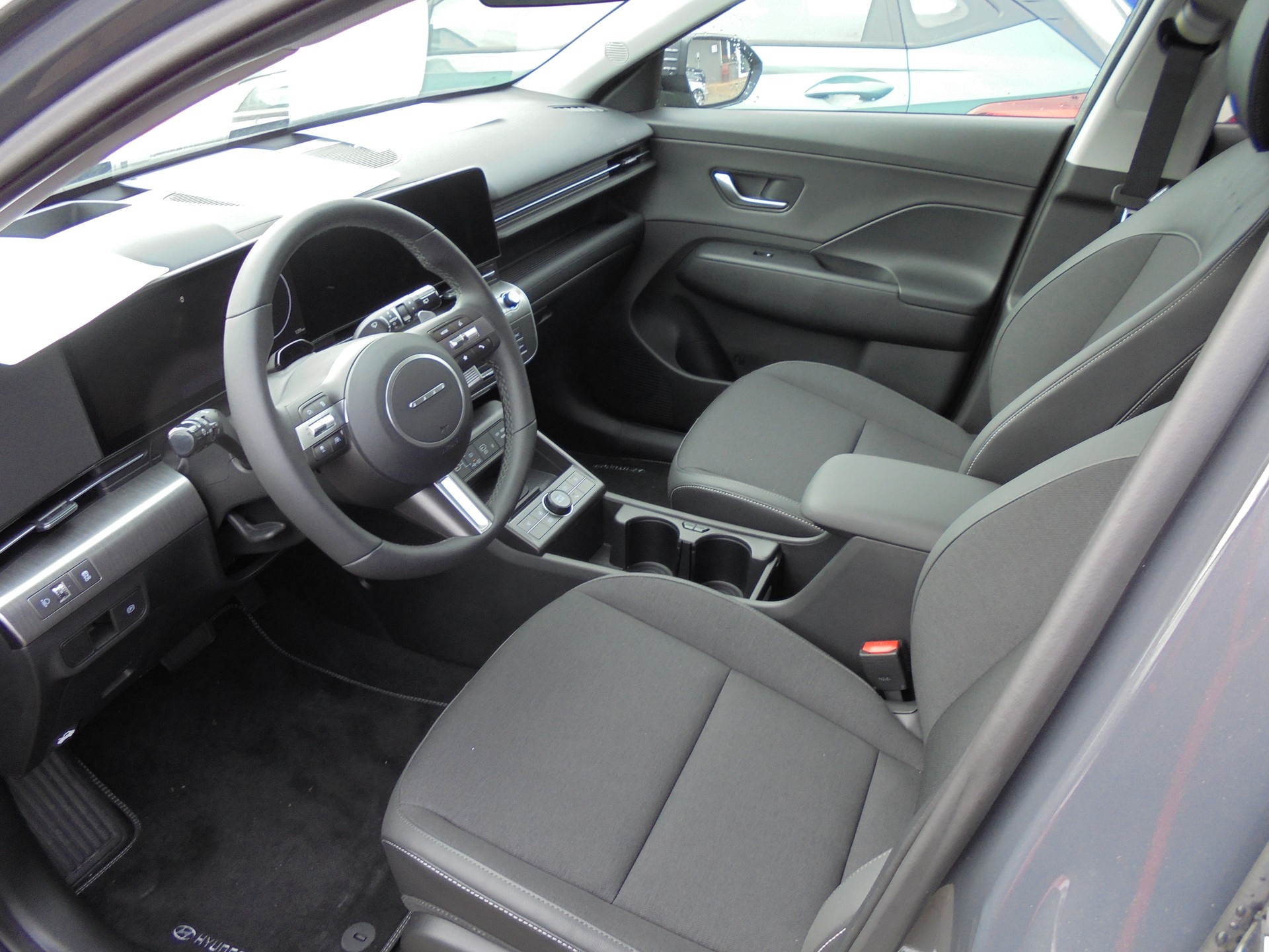 HYUNDAI Kona EV 65.4 kWh Amplia-image-12