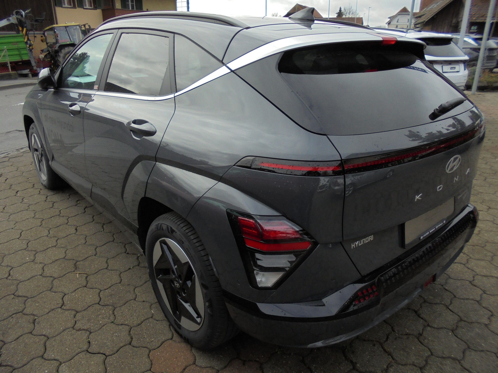 HYUNDAI Kona EV 65.4 kWh Amplia-image-3