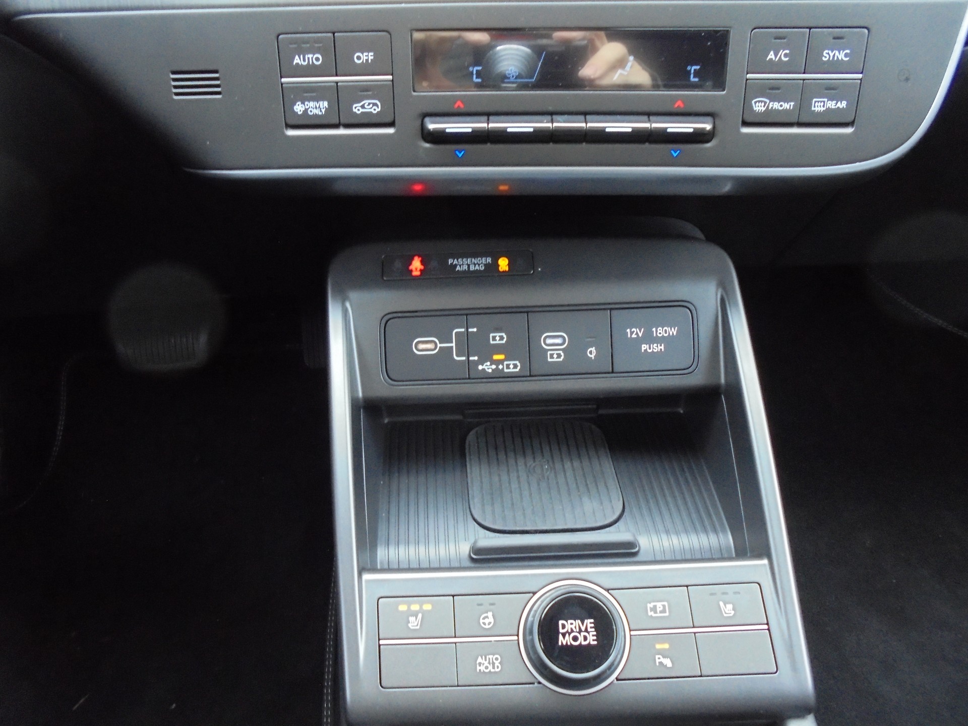 HYUNDAI Kona EV 65.4 kWh Amplia-image-9