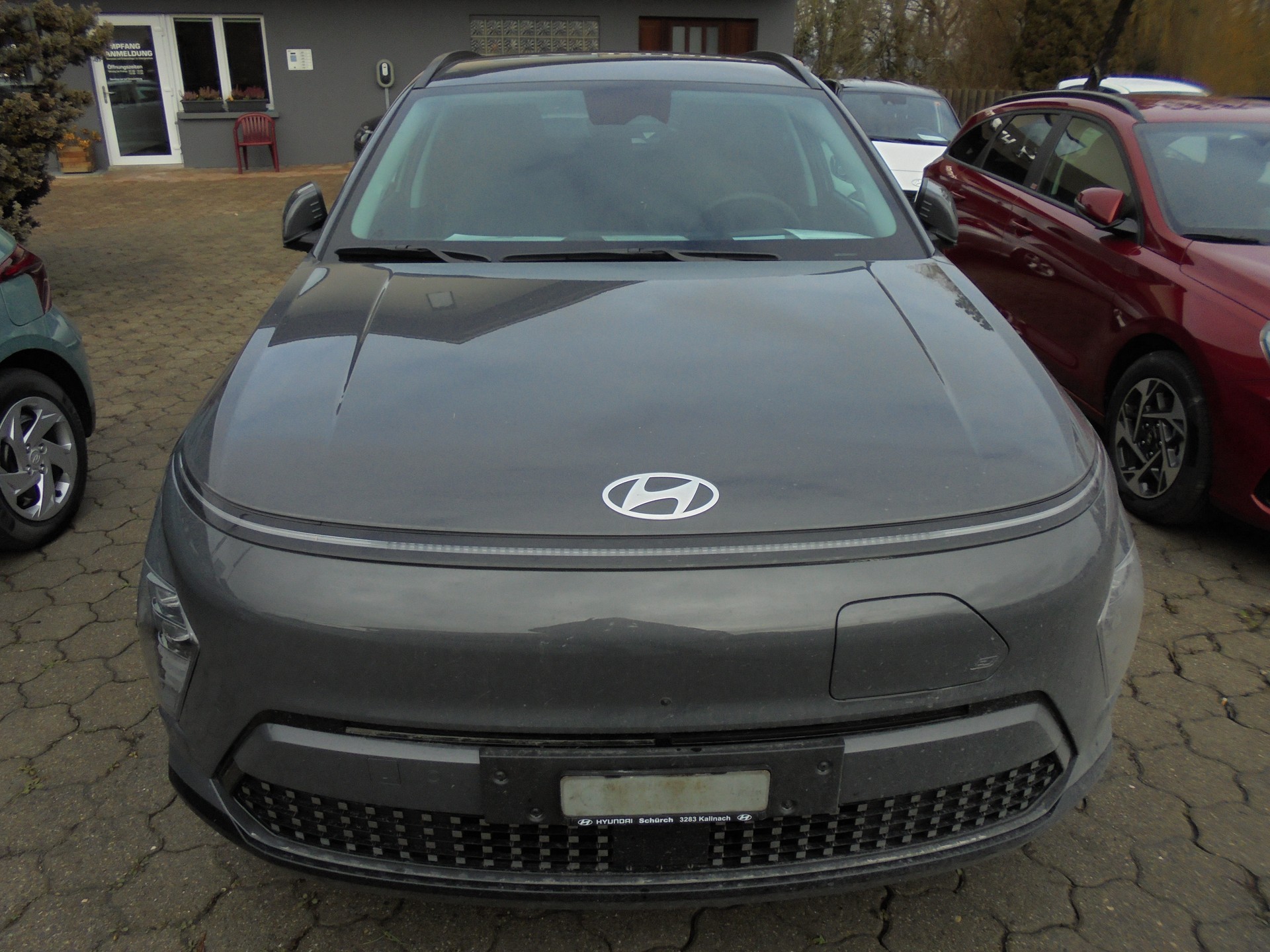 HYUNDAI Kona EV 65.4 kWh Amplia-image-2