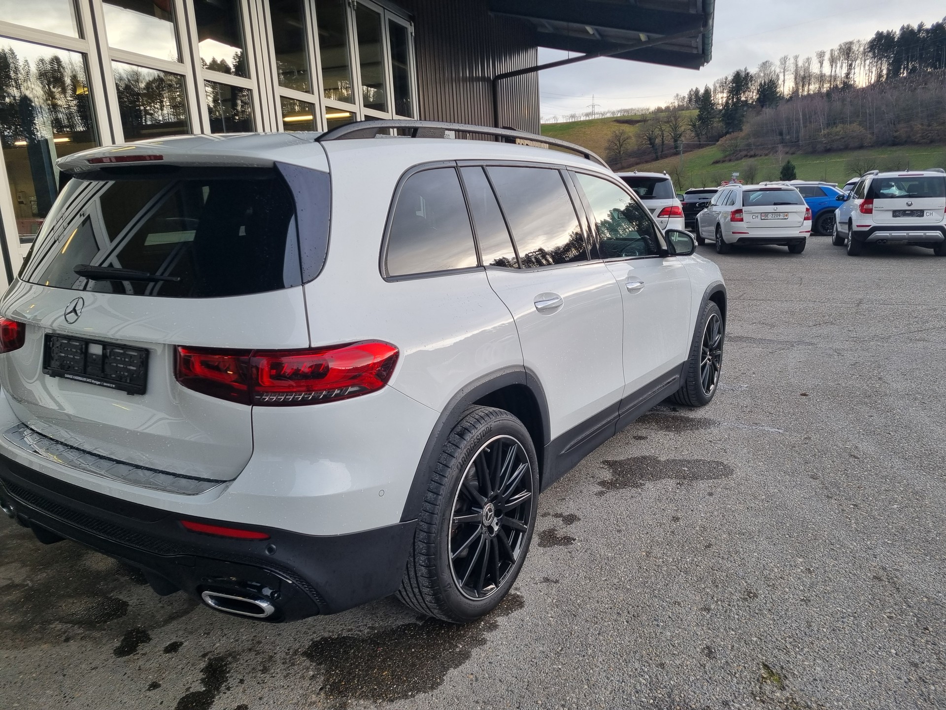 MERCEDES-BENZ GLB 250 4Matic AMG Line 8G-Tronic-showroom-element-3