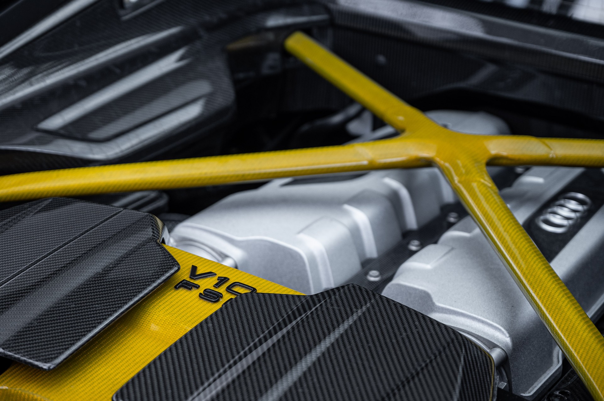 AUDI R8 Coupé performance Jaune Vegas S-Tronic-image-15