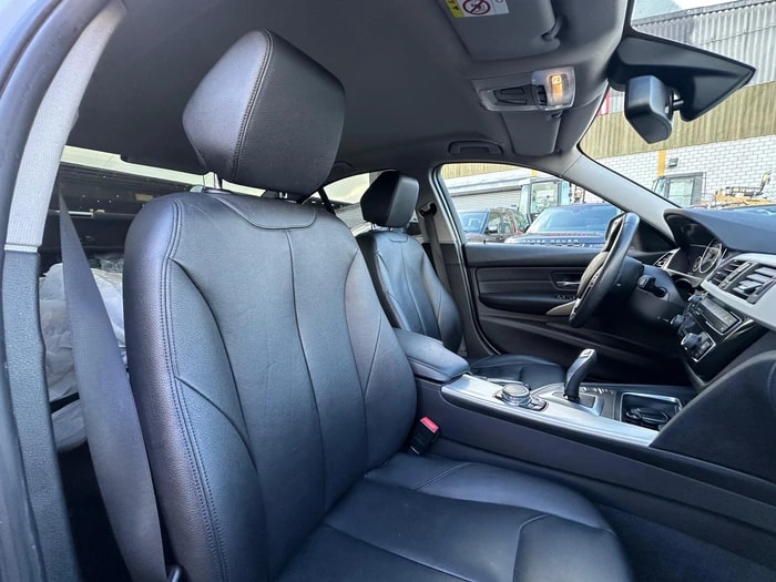 BMW 330i xDrive Sport Line Steptronic-image-7