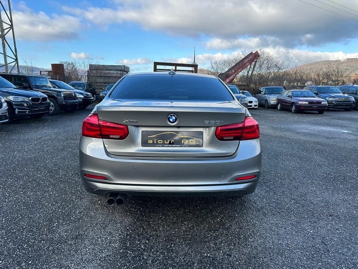 BMW 330i xDrive Sport Line Steptronic-image-3
