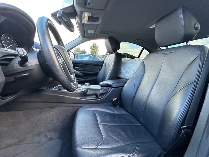 BMW 330i xDrive Sport Line Steptronic-image-6