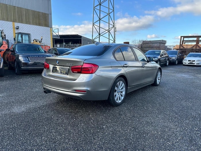 BMW 330i xDrive Sport Line Steptronic-image-4