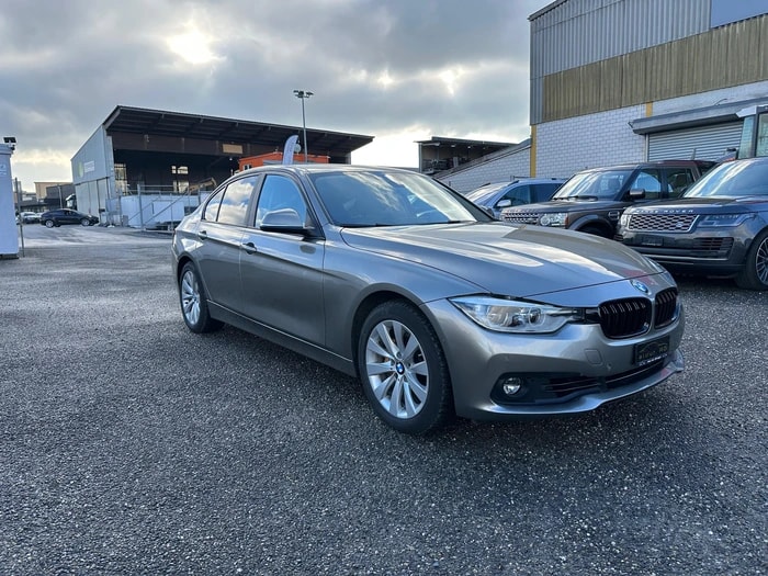 BMW 330i xDrive Sport Line Steptronic-image-5