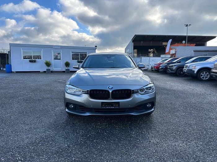 BMW 330i xDrive Sport Line Steptronic-image-0