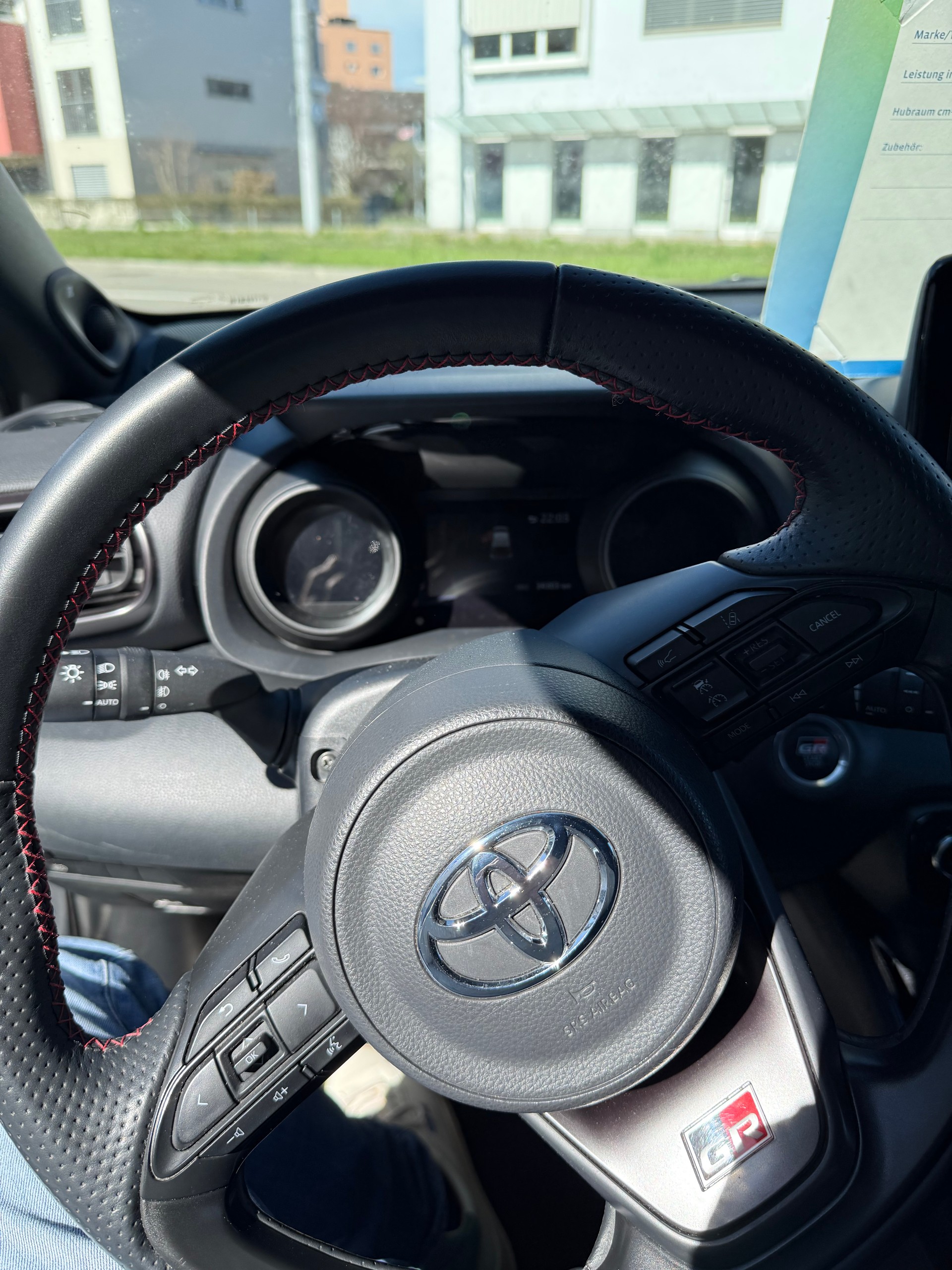 TOYOTA Yaris 1.5 GR Sport e-CVT-image-3