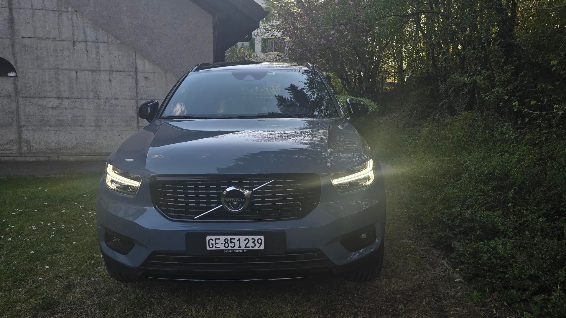 VOLVO XC40 B5 Benzin Mild Hybrid AWD R-Design Geartronic-image-4