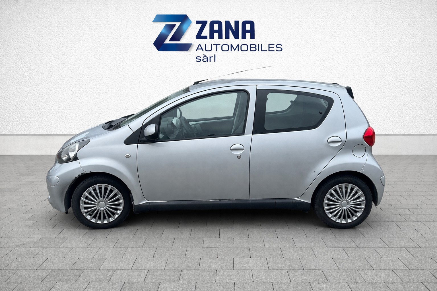 TOYOTA Aygo 1.0 Linea Sol-image-4