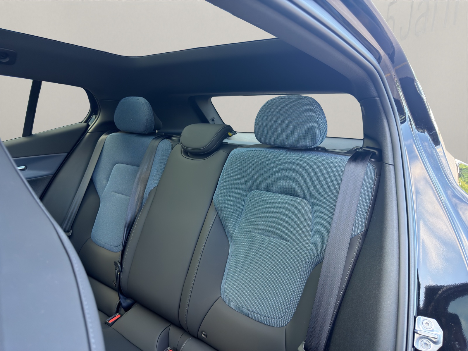 VOLVO EX30 CC E60 Twin Performance AWD-image-11