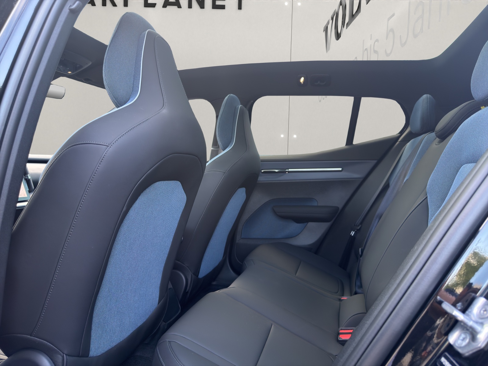 VOLVO EX30 CC E60 Twin Performance AWD-image-12
