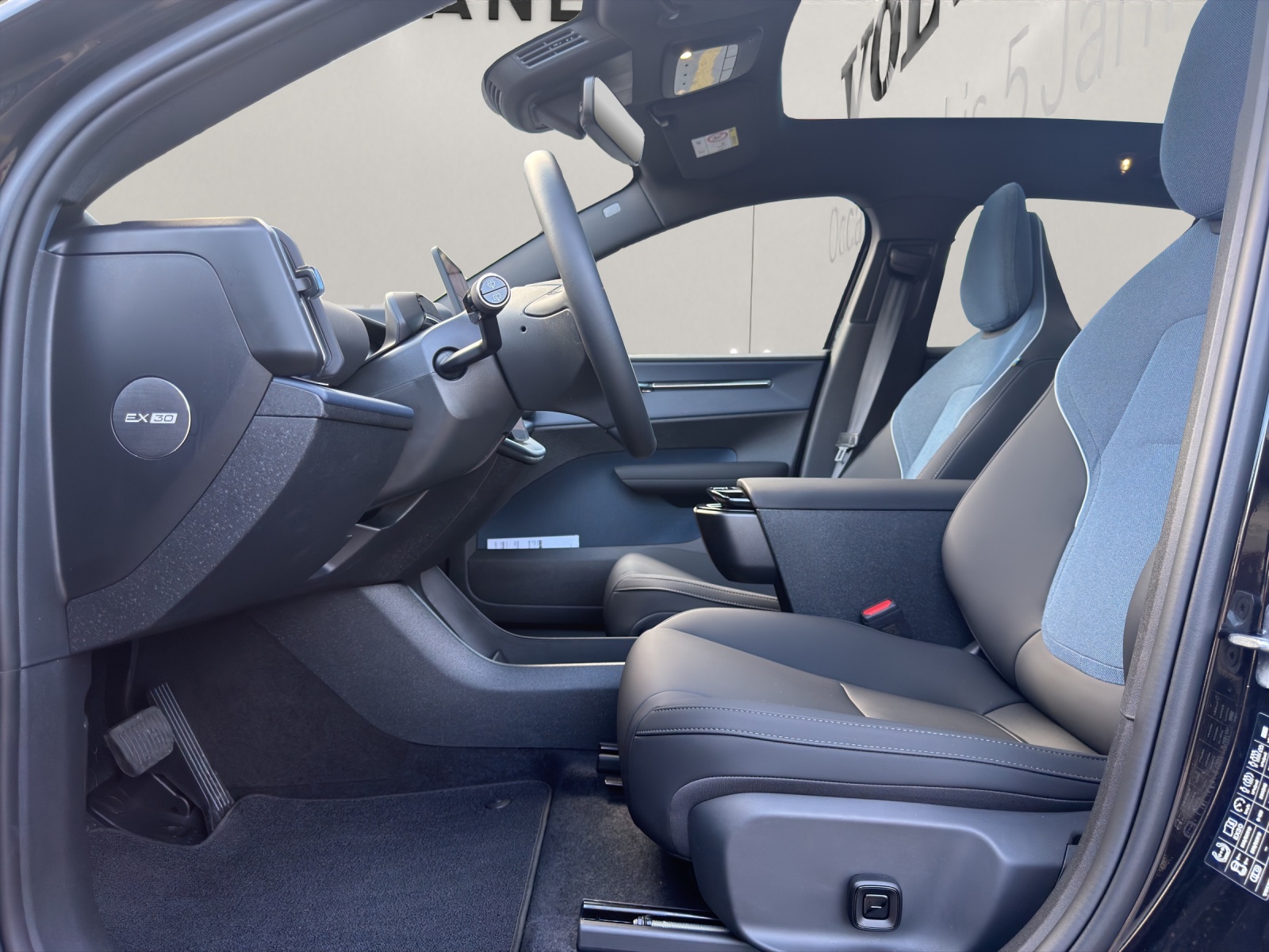 VOLVO EX30 CC E60 Twin Performance AWD-image-8