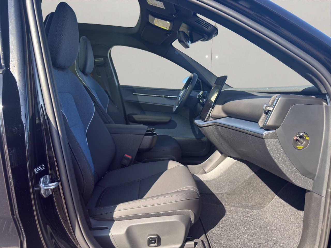VOLVO EX30 CC E60 Twin Performance AWD-image-12