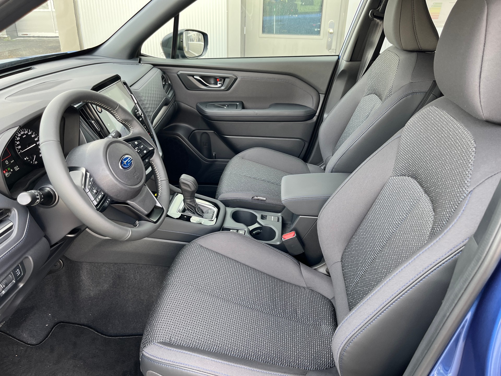 SUBARU Forester 2.0i e-Boxer Swiss Plus Lineartronic-image-19