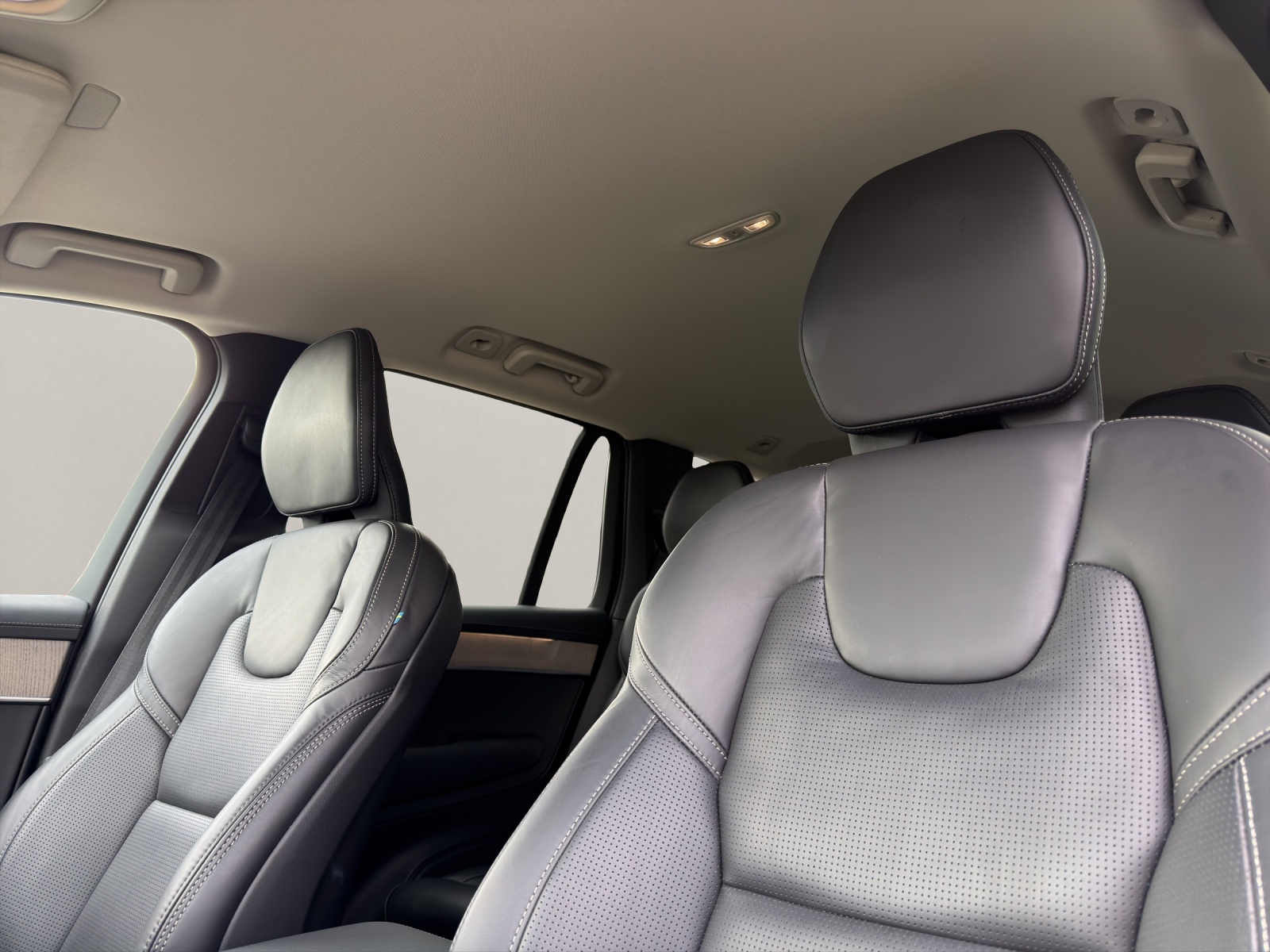 VOLVO XC90 2.0 T8 TE Plus Dark eAWD .-image-9