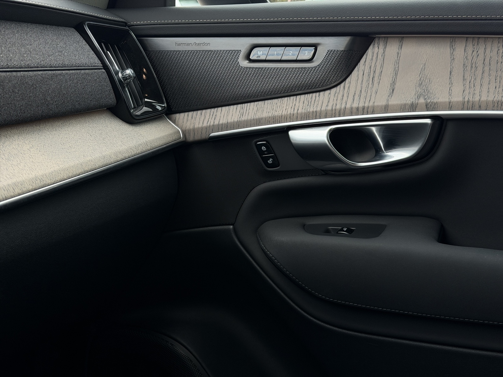 VOLVO XC90 2.0 T8 TE Plus Dark eAWD .-image-14