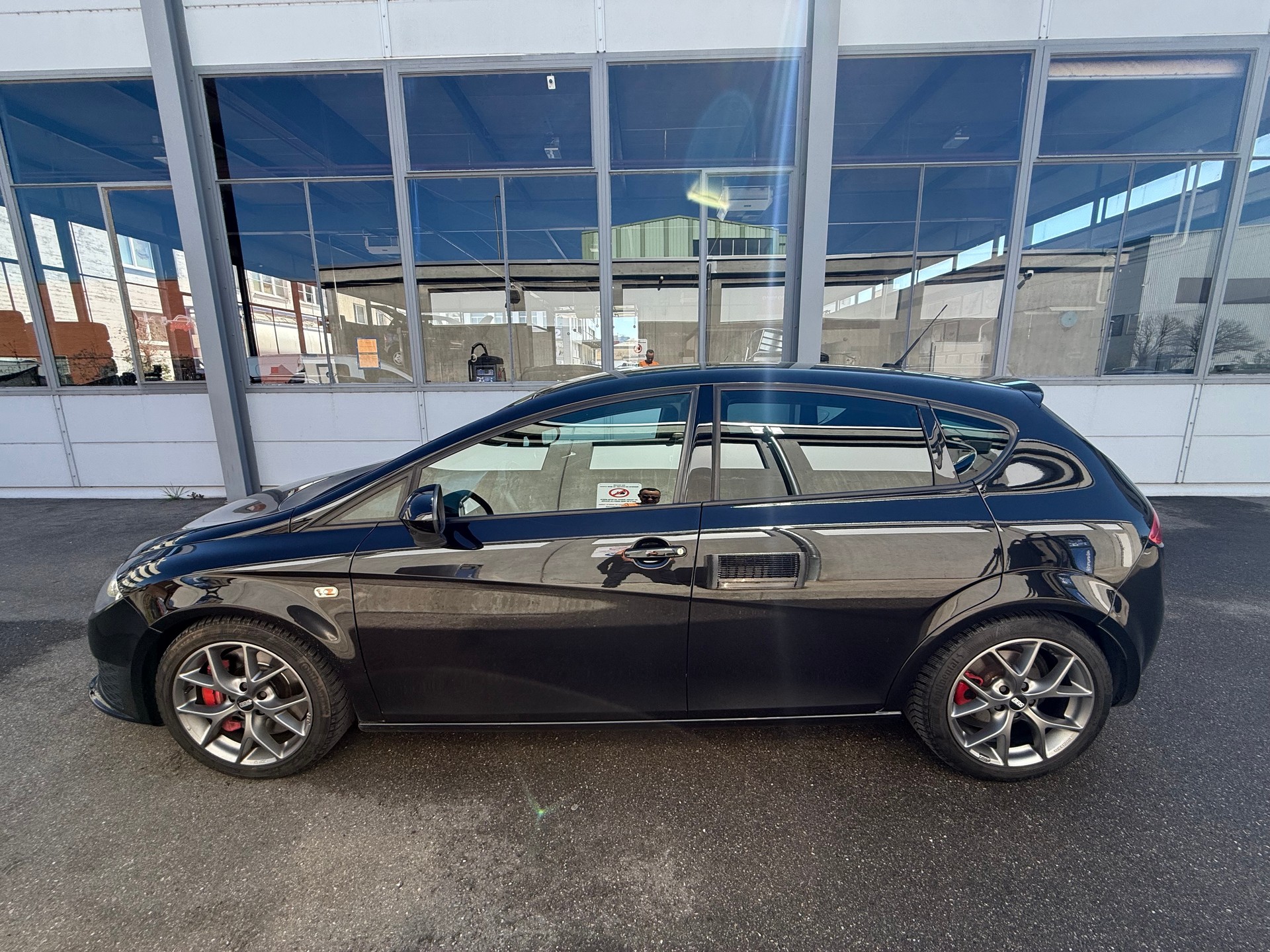 SEAT Leon 2.0 TSI Cupra R Advantage *Frisch ab MFK *Tempomat *(17" BBS+ 19" originale Cupra) *Lederausstattung *2 Schlüssel-image-6