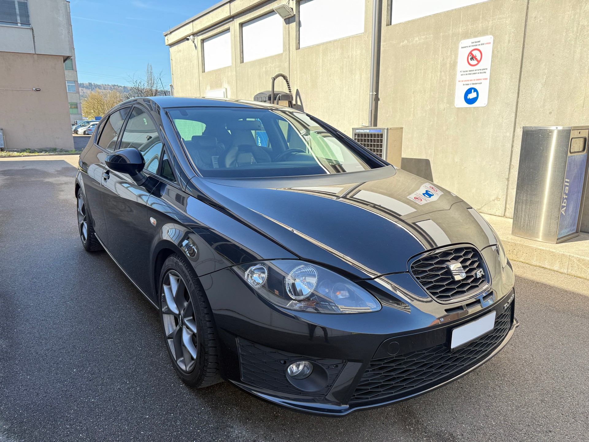SEAT Leon 2.0 TSI Cupra R Advantage *Frisch ab MFK *Tempomat *(17" BBS+ 19" originale Cupra) *Lederausstattung *2 Schlüssel-image-1