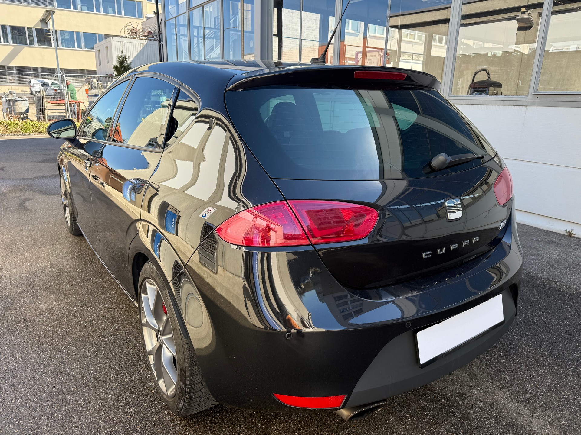 SEAT Leon 2.0 TSI Cupra R Advantage *Frisch ab MFK *Tempomat *(17" BBS+ 19" originale Cupra) *Lederausstattung *2 Schlüssel-image-5