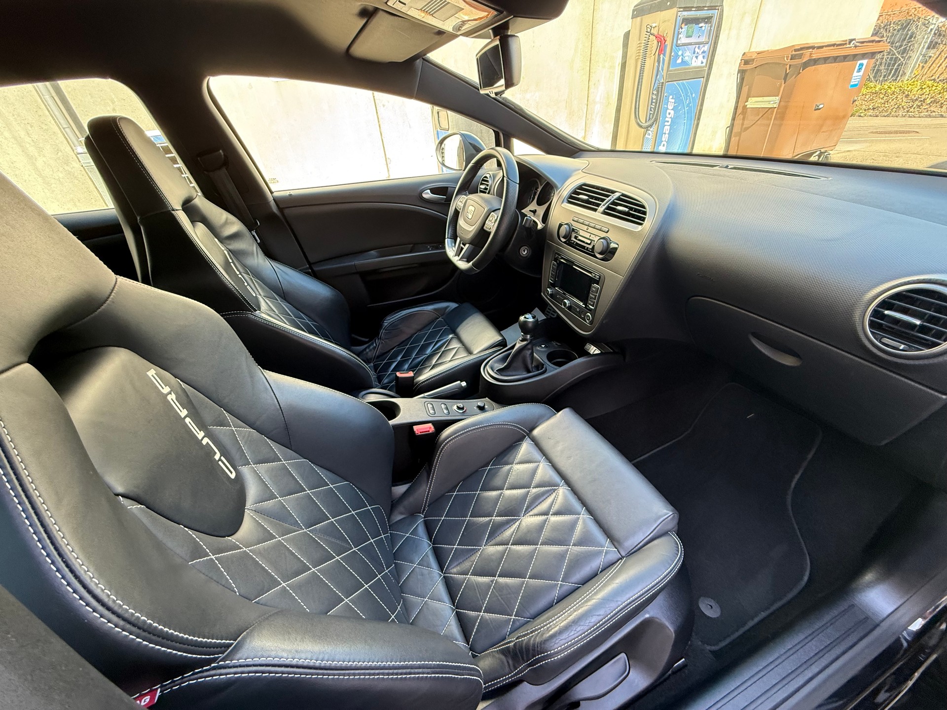 SEAT Leon 2.0 TSI Cupra R Advantage *Frisch ab MFK *Tempomat *(17" BBS+ 19" originale Cupra) *Lederausstattung *2 Schlüssel-image-14