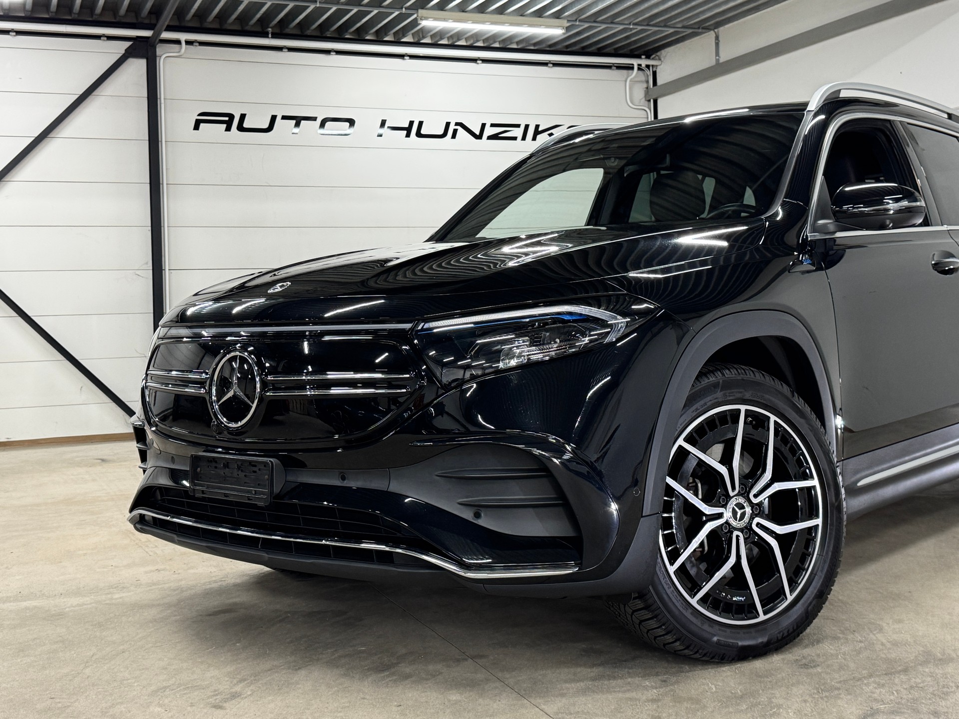 MERCEDES-BENZ EQB 350 AMG Line 4Matic / Wärmepumpe-showroom-element-1