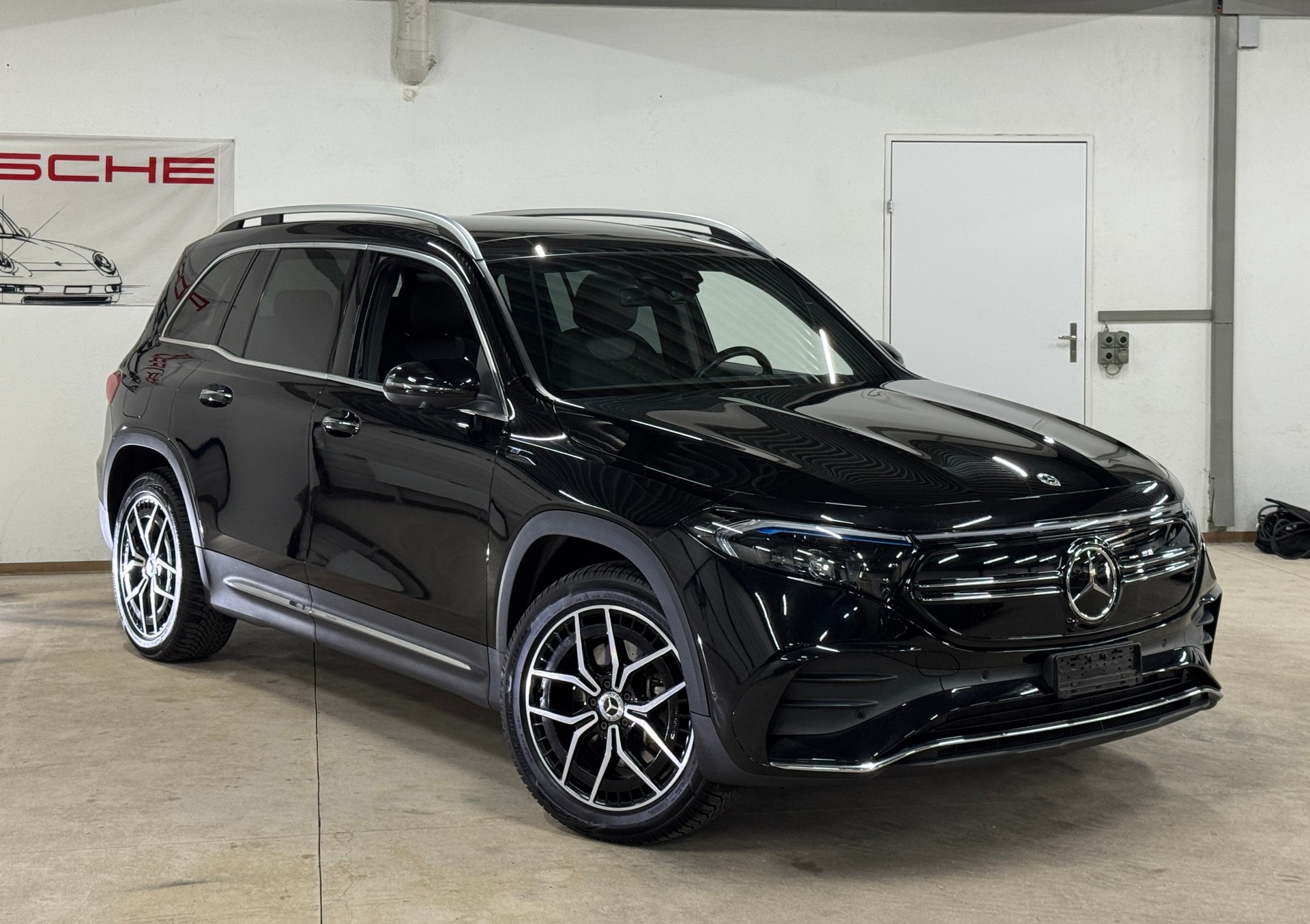 MERCEDES-BENZ EQB 350 AMG Line 4Matic / Wärmepumpe-showroom-element-3