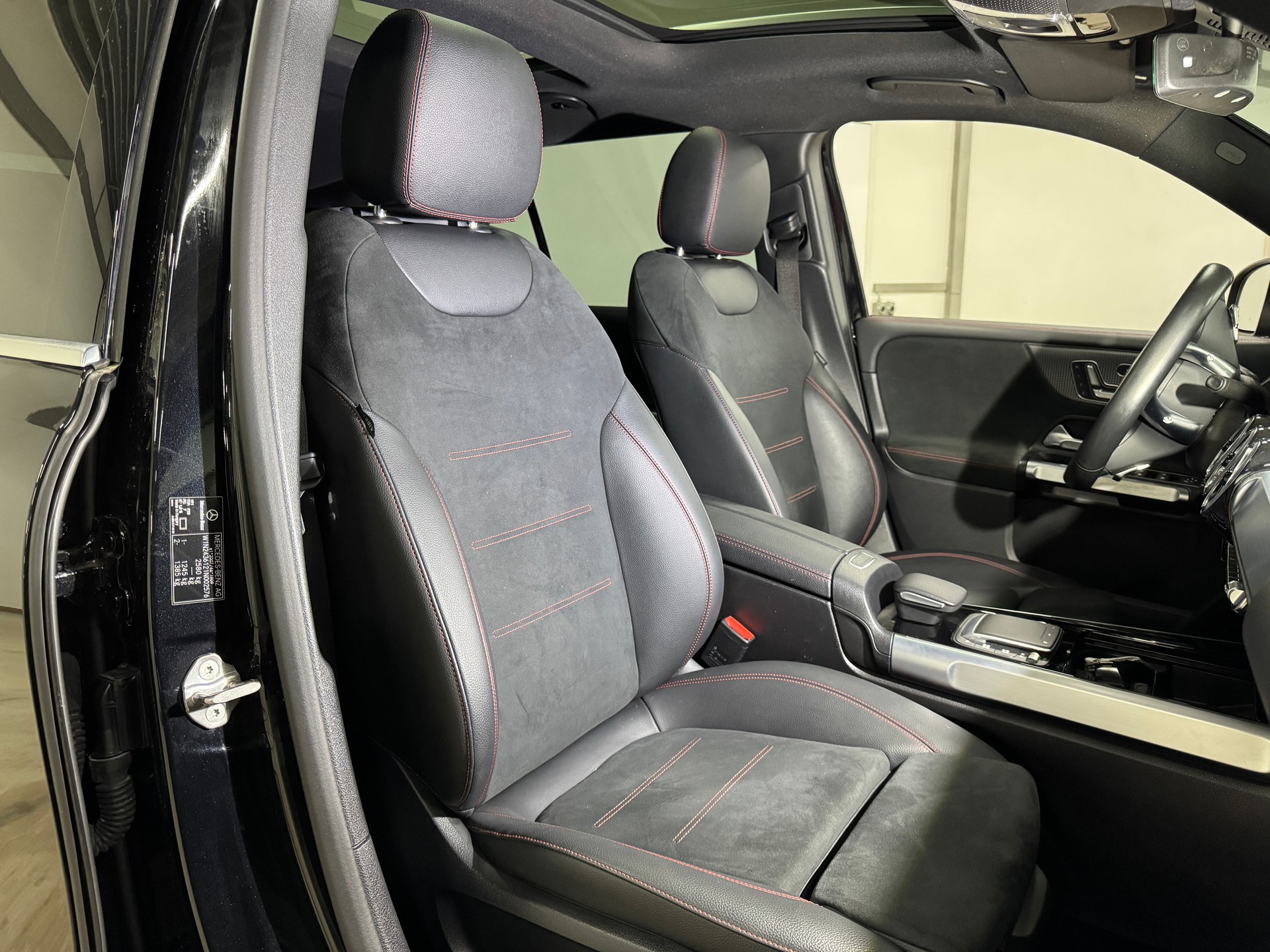 MERCEDES-BENZ EQB 350 AMG Line 4Matic / Wärmepumpe-image-7